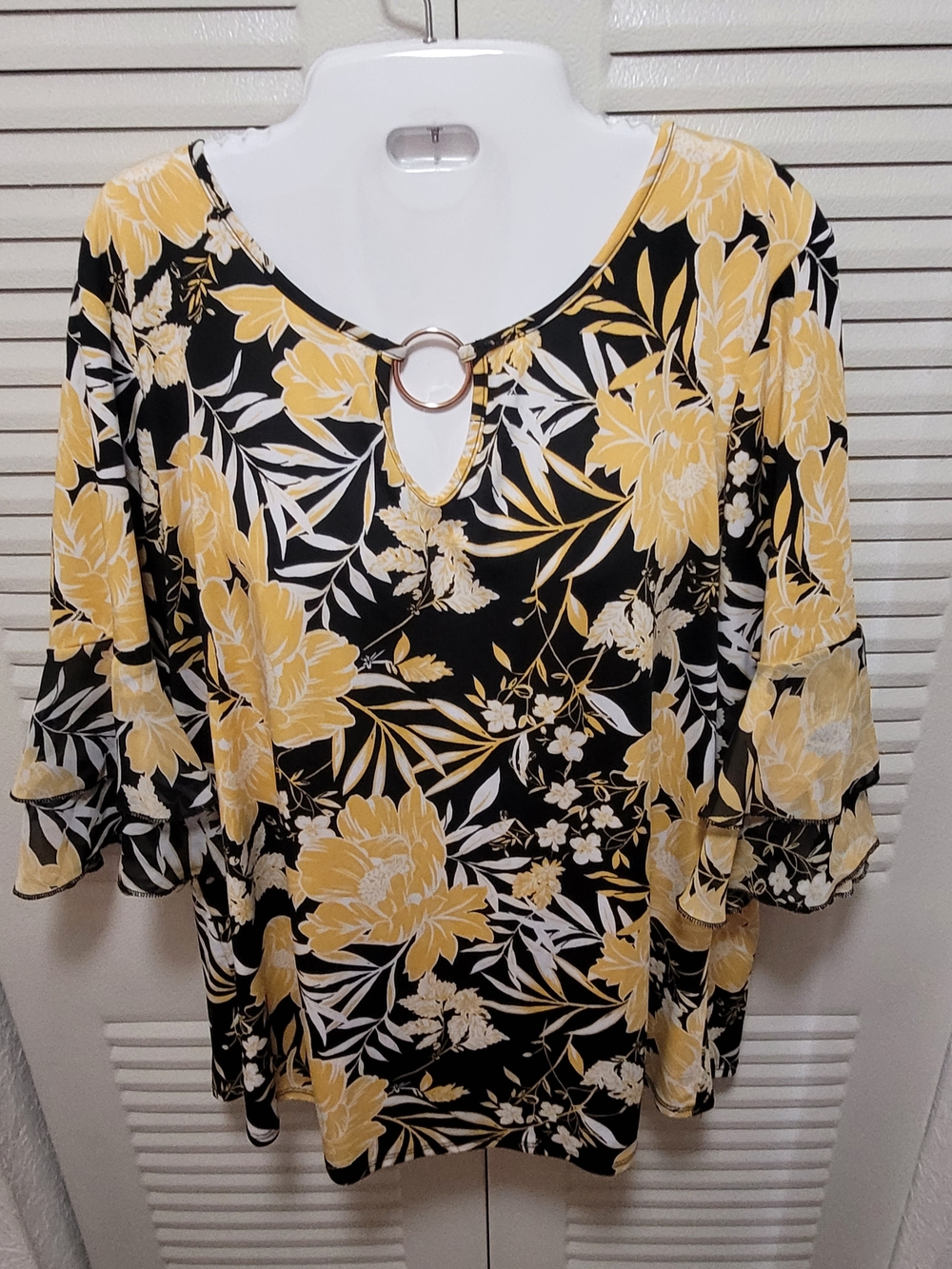 Perseption Black, Yellow and White Floral Keyhole Tunic